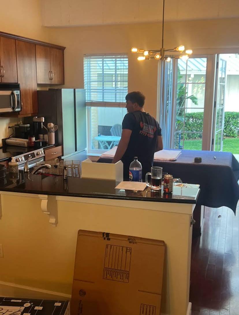 Movers 16 Professional house movers relocating a complete home in Jacksonville, FL